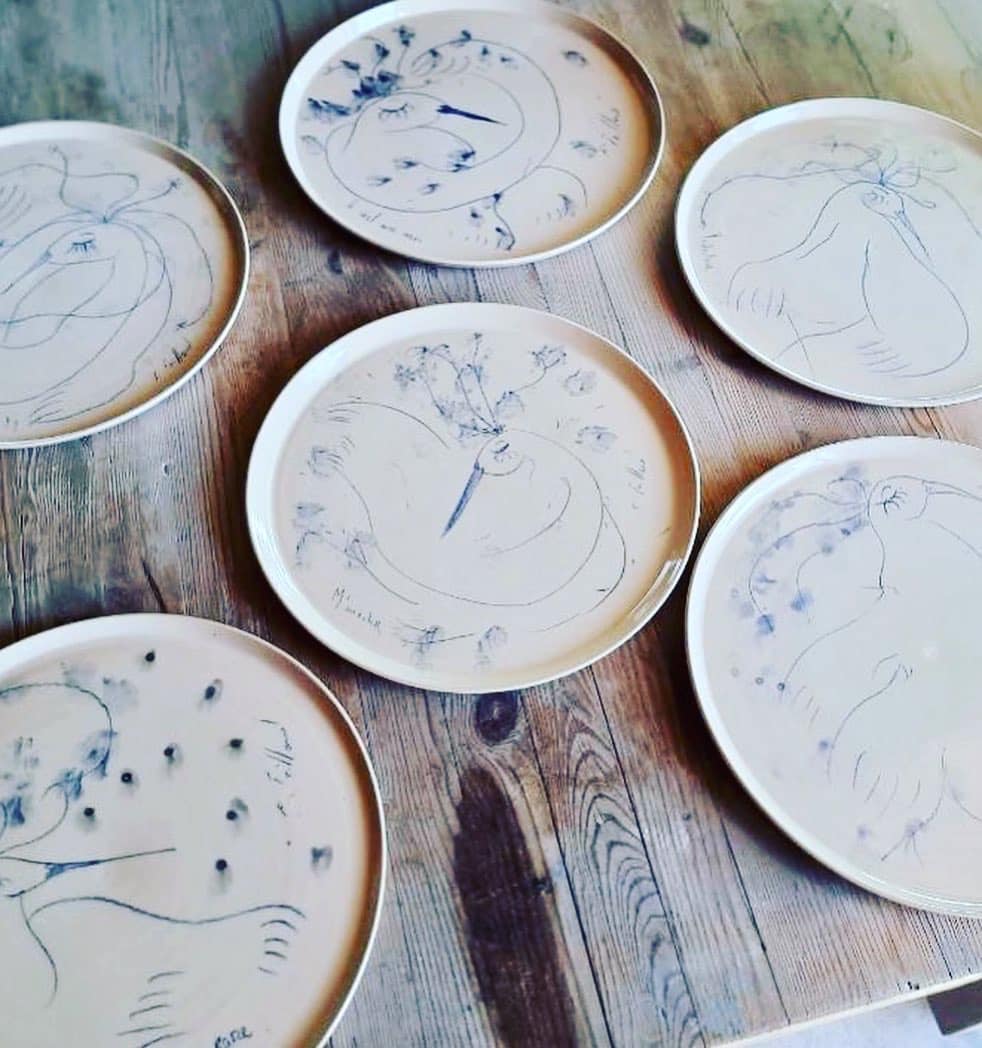 La vie en bleu .. Dernières créations - Assiettes, Service d’assiettes en faïence, pièces tournées et peintes à la main en série limitée.6