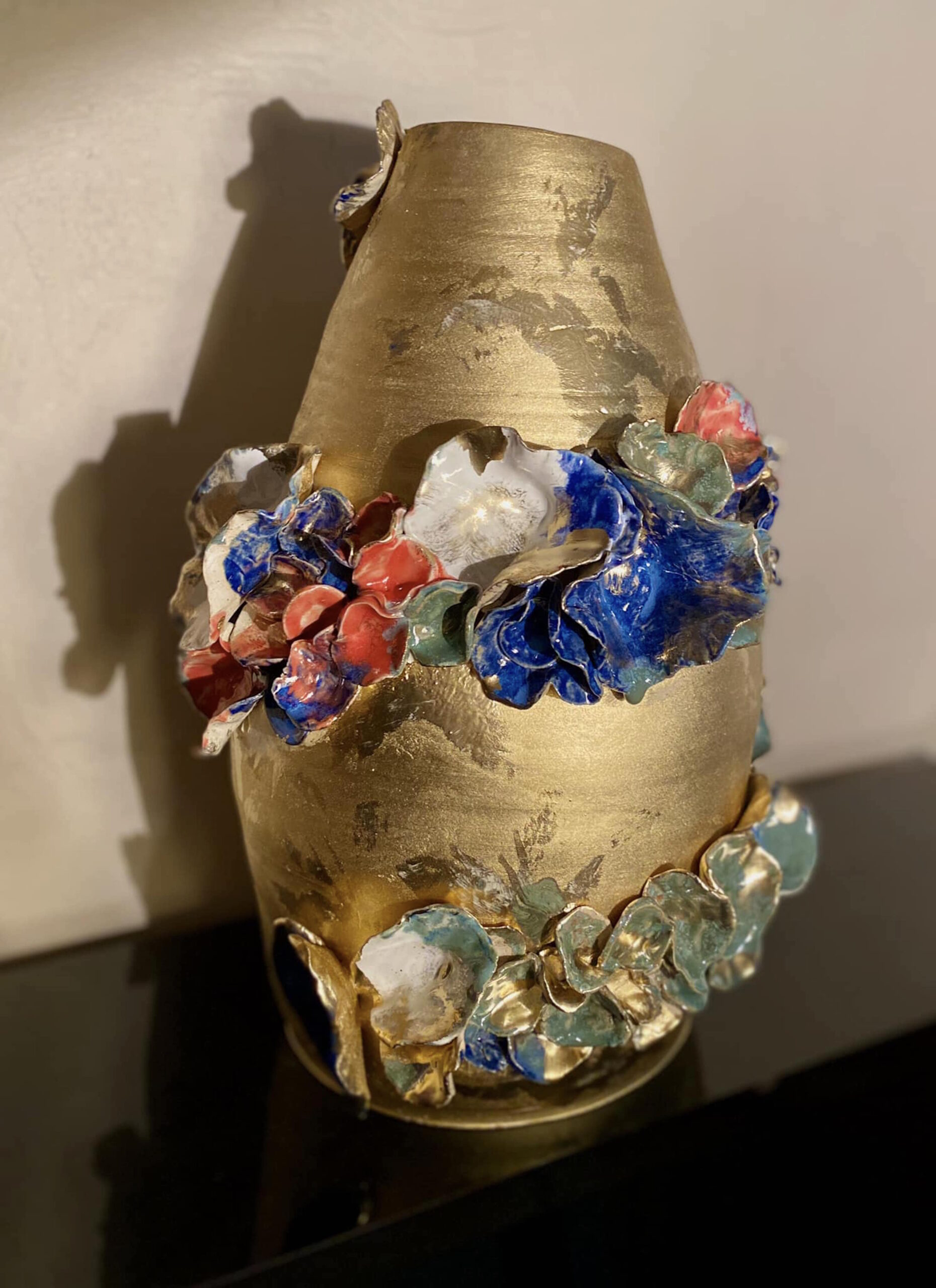 Parsemer des rêves - vase - suite et fin - terre cuite émaillée et peinture sur céramique - 35 cm x 23 cm -2023 - disponible 1