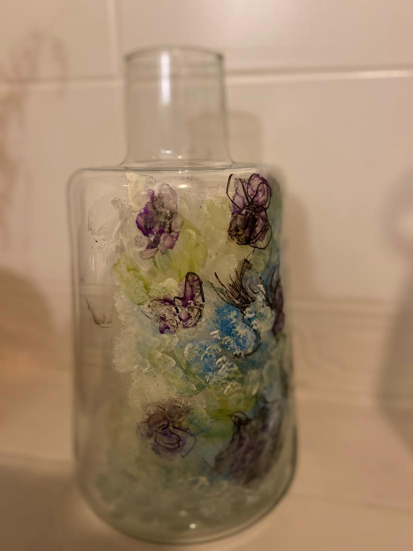 _Une aparté avec toi - vase peint à la main - peinture céramique - 15 cm x 30 cm - disponible - 2024 2